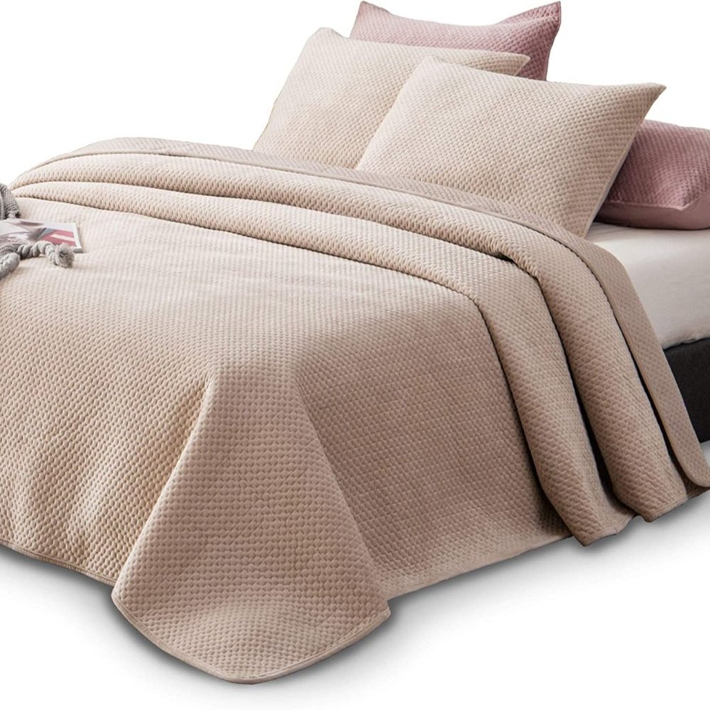 Plush Velvet King Size Bedding Set Coverlet 2 Shams 2 Pillows New